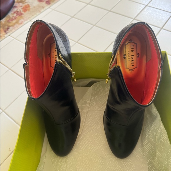 Ted Baker gorgeous black leather bootie - Picture 3 of 6